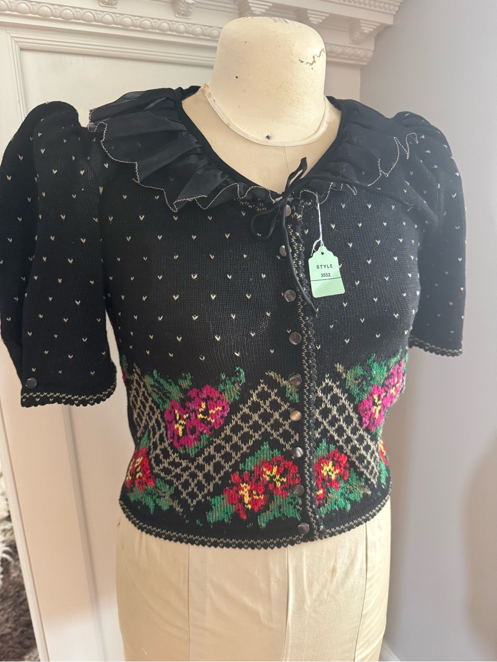 Vintage Cullinane  Floral Knit Button-Front puff sleeve sweater